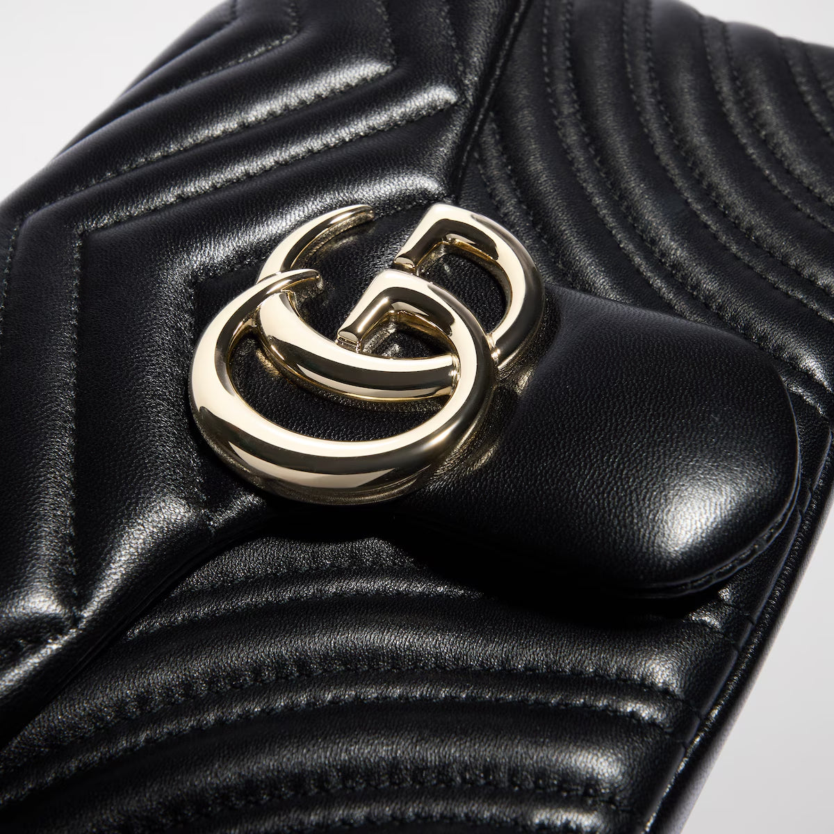 GUCCI GG Marmont medium shoulder bag