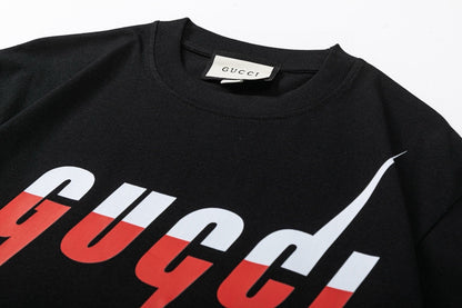 Gucci Logo Print T-Shirt in Black
