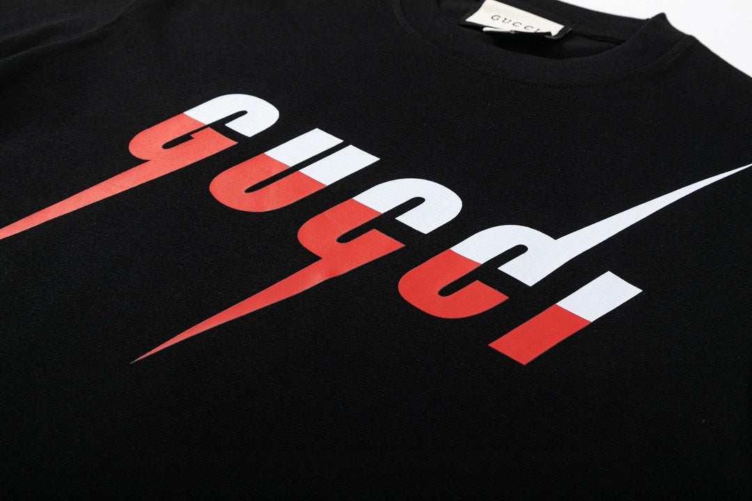 Gucci Logo Print T-Shirt in Black