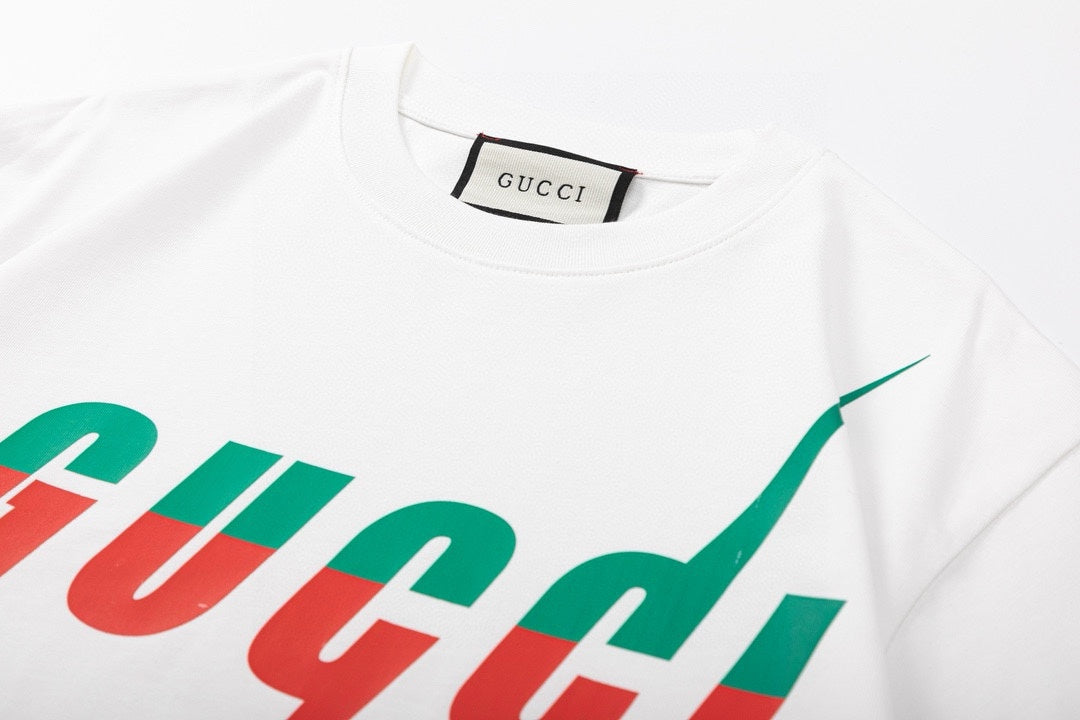 Gucci Logo Print T-Shirt in Black