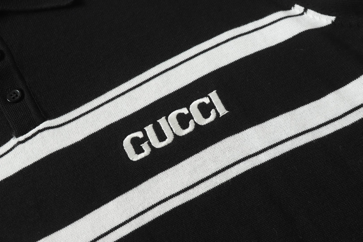 Gucci Logo T-Shirt in Black